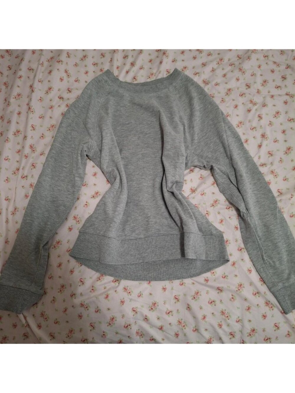 Gray H&M long sleeve sweatshirt in a S #hm #basics #sweater #comfy #gray